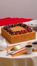 Honey Cake with Fresh Berries – 12″ / 30 portions