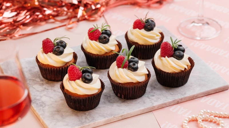 Fresh Berry Cupcakes – Pack of 6