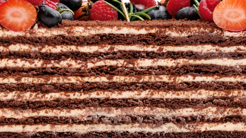 Chocolate Honey Cake with fresh berries – 10″ / 20 portions