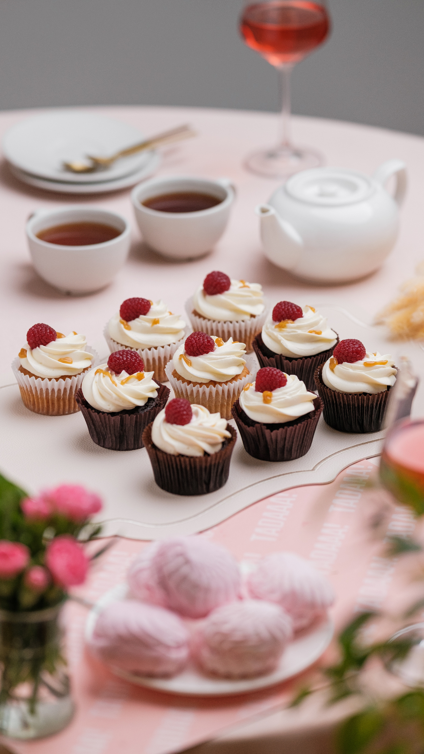 Raspberry & Caramel Cupcakes – 9 pcs