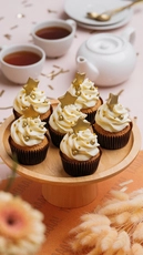 Gold Star Cupcakes – 6 pcs