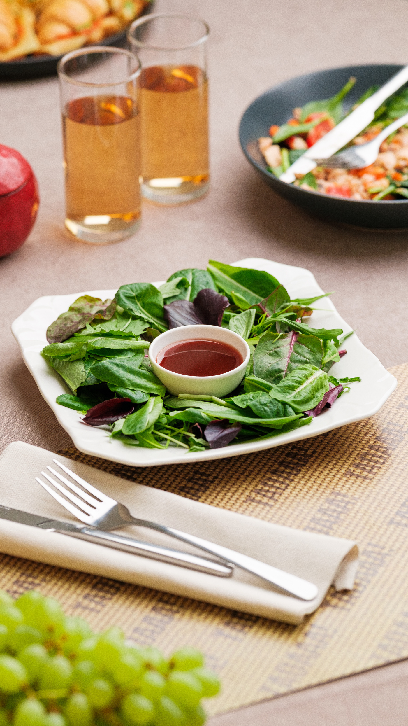 Mixed Leaf Salad with Pomegranate Dressing