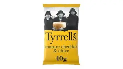 Tyrrells Mature Cheddar & Chive Crisps
