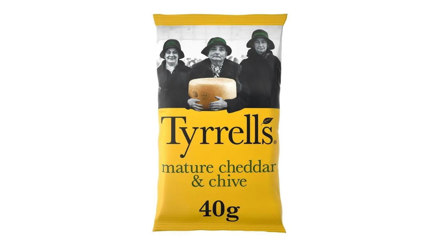 Tyrrells Mature Cheddar & Chive Crisps