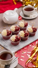 Red Velvet Gold Swirl Cupcakes – 6 pcs