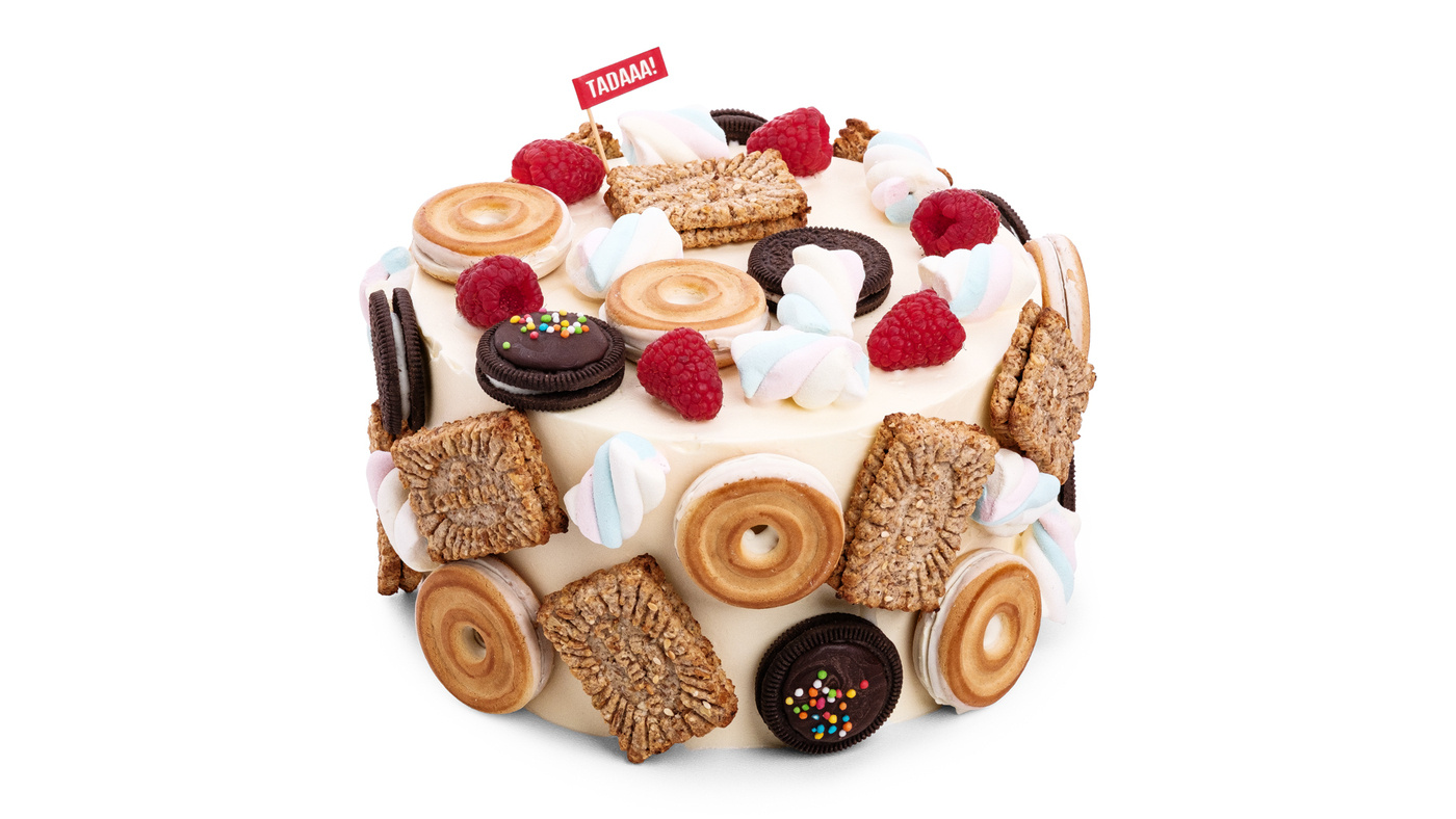 Berry Yogurt Cookie Carnival Cake – 10 Portions