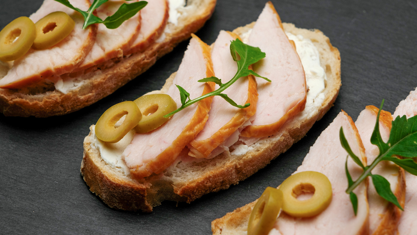 Smoked Chicken and Olive Mini Bruschetta 