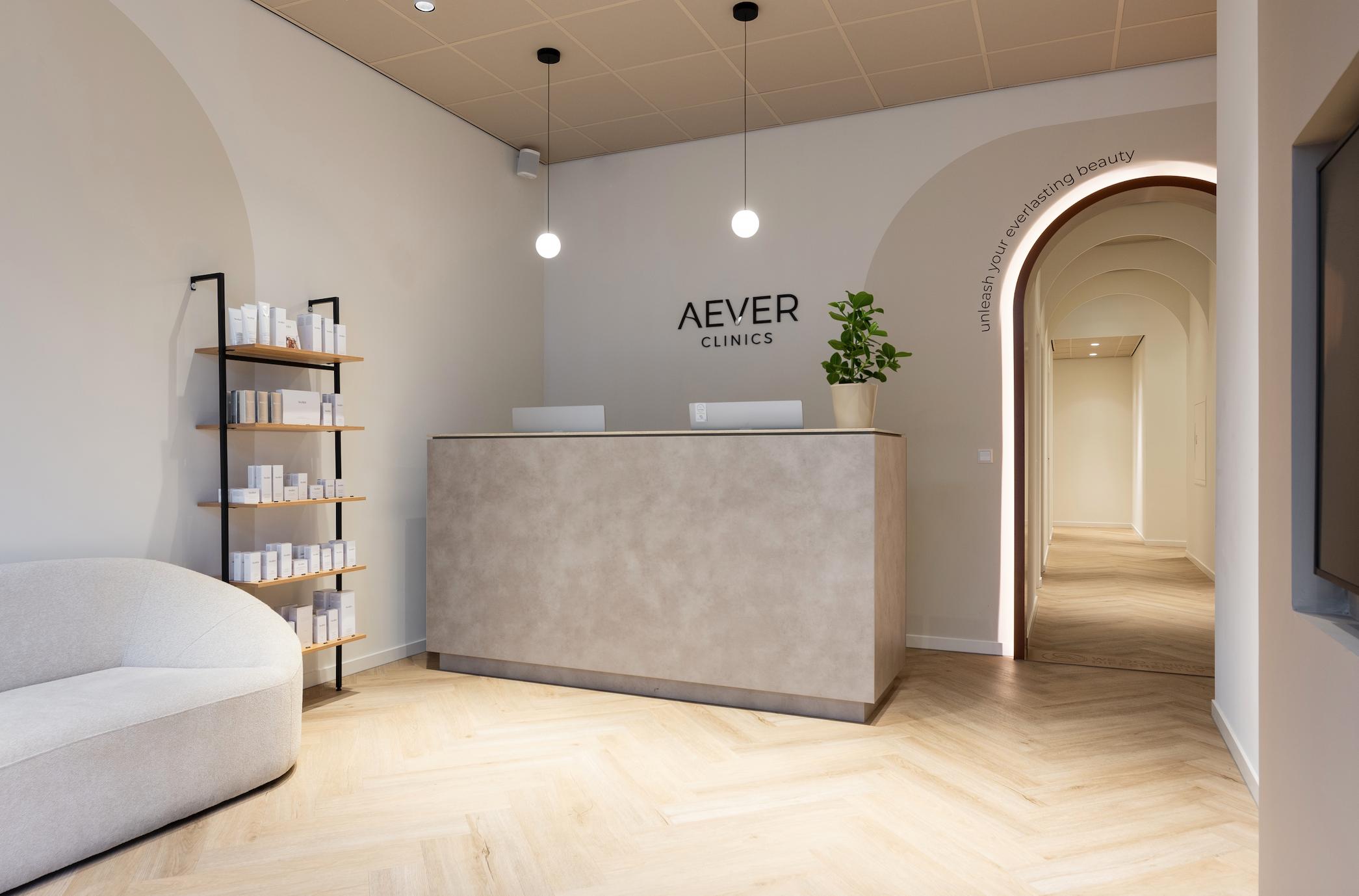 Injektionsbehandlung gegen Falten in Köln bei Aever Clinics Köln