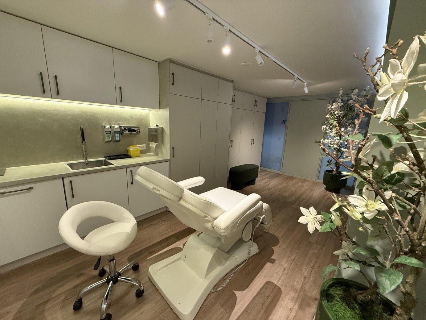 Annemarie De Vet injectables