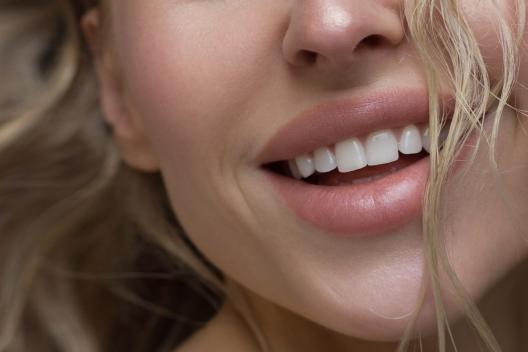 Lip flip: tratamiento, resultados, precios y fotos antes y después