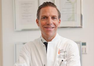 Dr. Med Daniel Sattler
