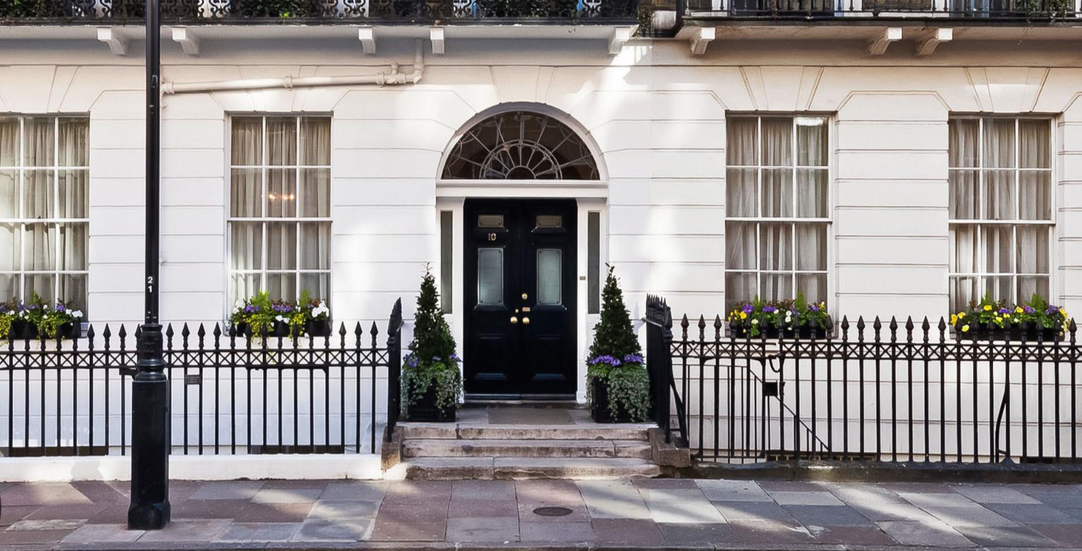 Injectables treatment for wrinkles in London at Austin Brewer Harley Street