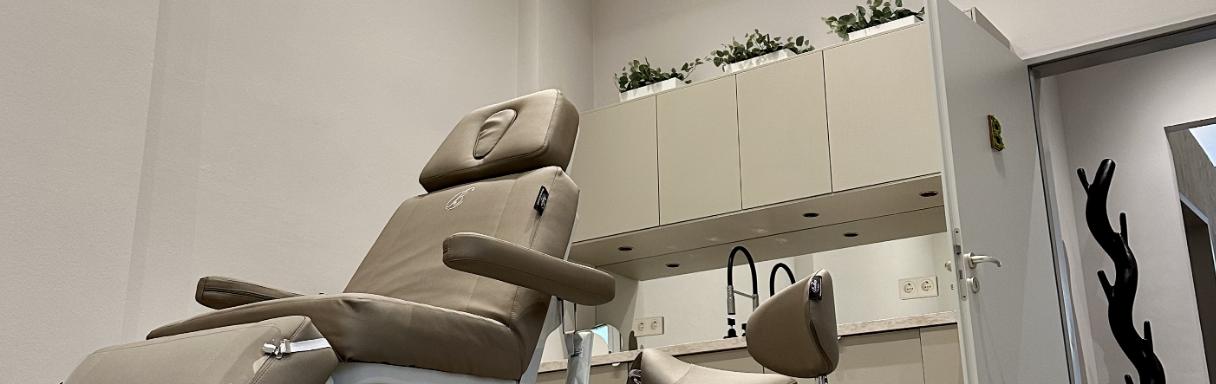 Injektionsbehandlung gegen Falten in Berlin bei botime medSpa - Dr. Eva-Maria Lebtig