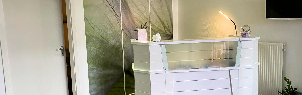 Injektionsbehandlung gegen Falten in Hessisch Oldendorf bei Beauty Insel - Julia Bernhardt Heilpraktikerin