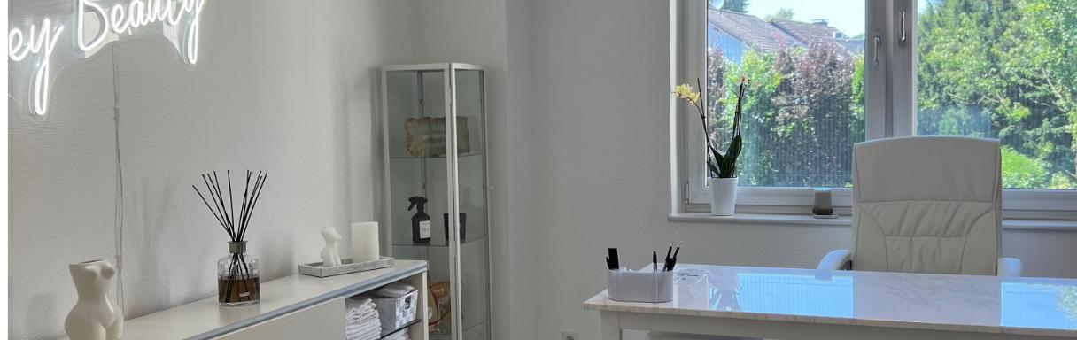Injektionsbehandlung gegen Falten in Ratingen bei CALIA Aesthetics & Cosmetics