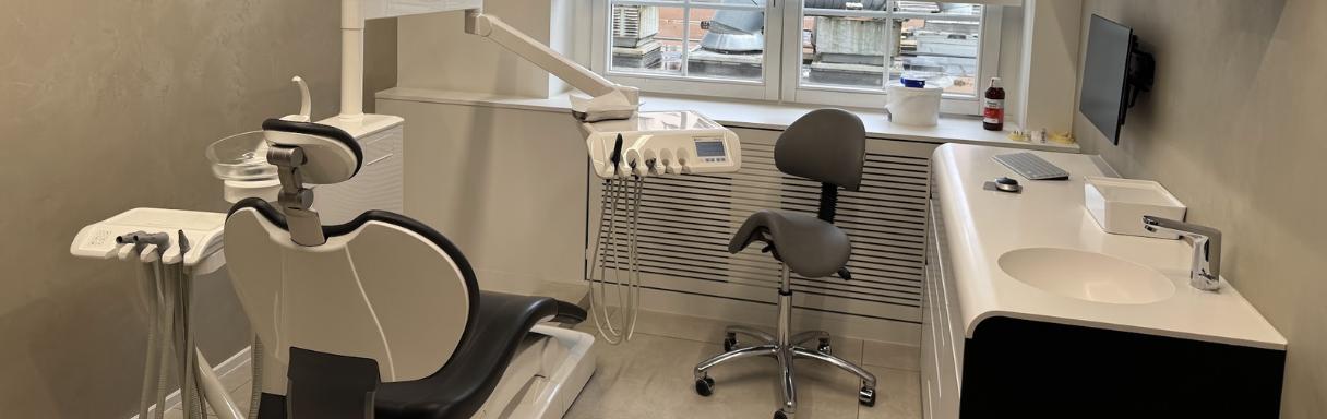 Injektionsbehandlung gegen Falten in Freiburg bei DR. KAWA | PRAXISKLINIK FÜR MUND-KIEFER-GESICHTSCHIRURGIE