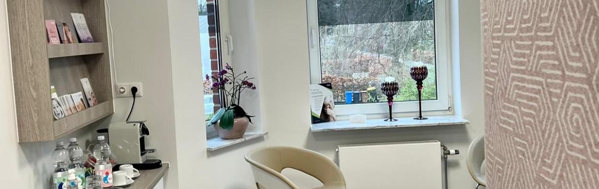 Injektionsbehandlung gegen Falten in Pinneberg bei Dermatologie im Quellental | Dr. med. Manuela Grelck