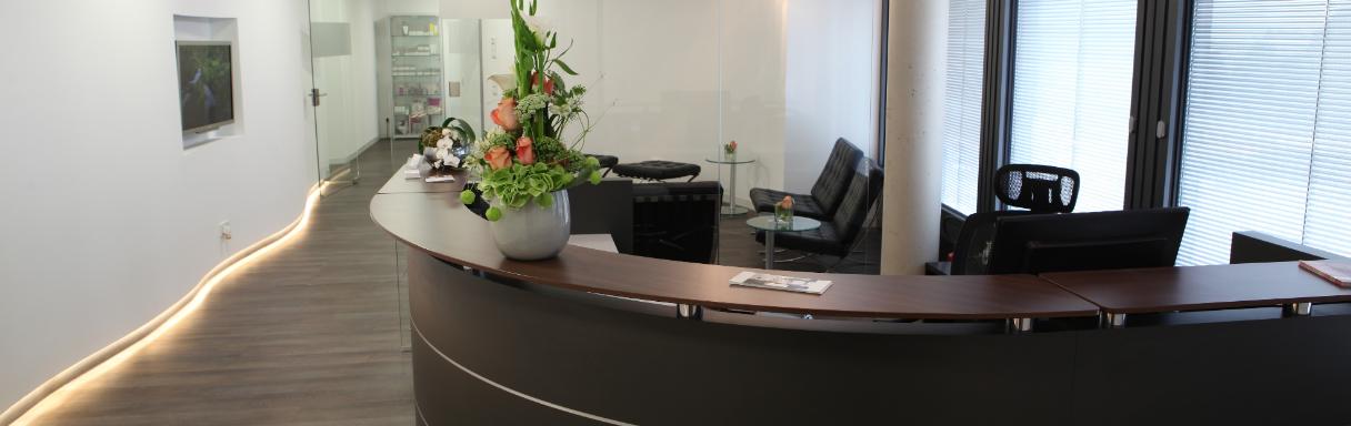 Injektionsbehandlung gegen Falten in Düsseldorf bei Aesthetic Clinic Med, Dr. Oliver Schumacher