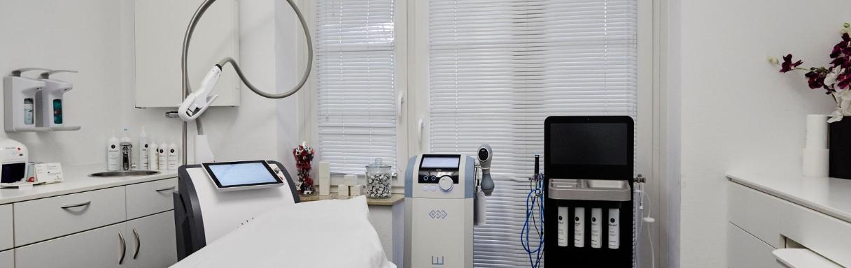 Injektionsbehandlung gegen Falten in Düsseldorf bei S-thetic Düsseldorf | Schönheitschirurgie & Ästhetische Behandlungen