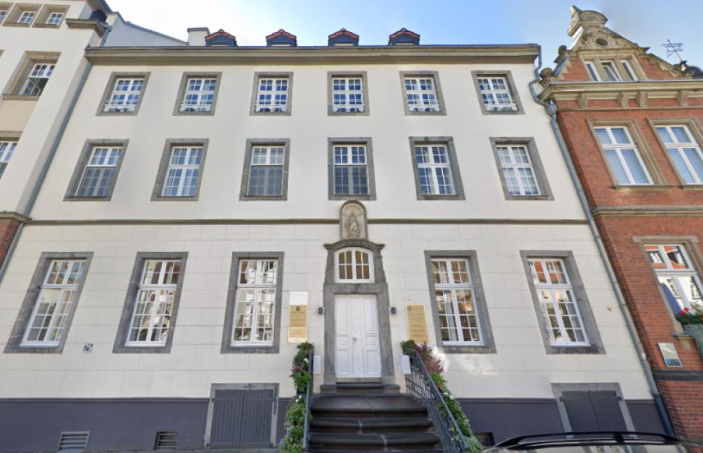 S-thetic Düsseldorf | Schönheitschirurgie & Ästhetische Behandlungen