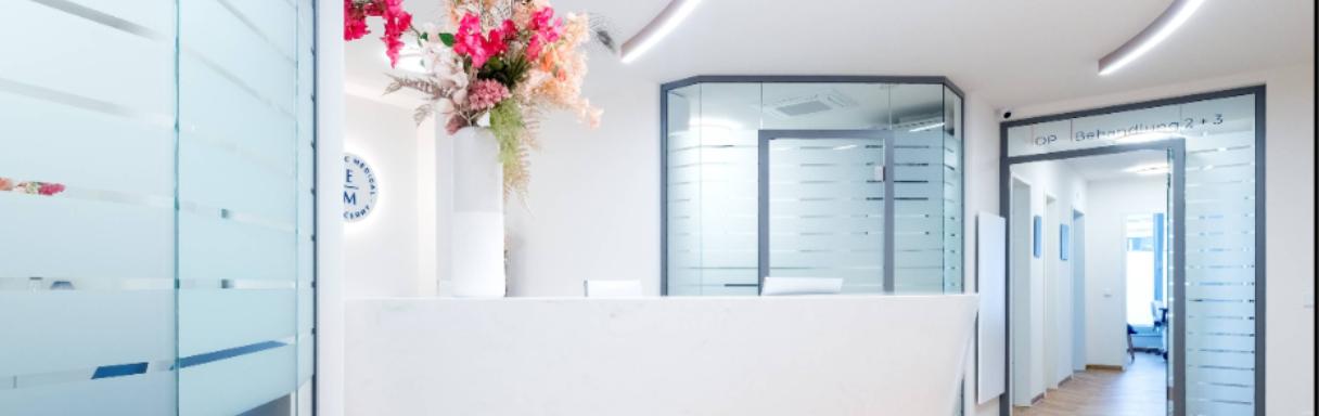 Injektionsbehandlung gegen Falten in Augsburg bei ESTHETIC MEDICAL Dr. Cerny – Plastische und Ästhetische Chirurgie Augsburg – Dr.med. Dr.med.univ. Michael Cerny