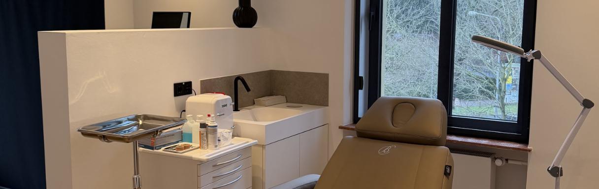 Injektionsbehandlung gegen Falten in Frankfurt am Main bei Dr. Nichlos Plastische Chirurgie Frankfurt