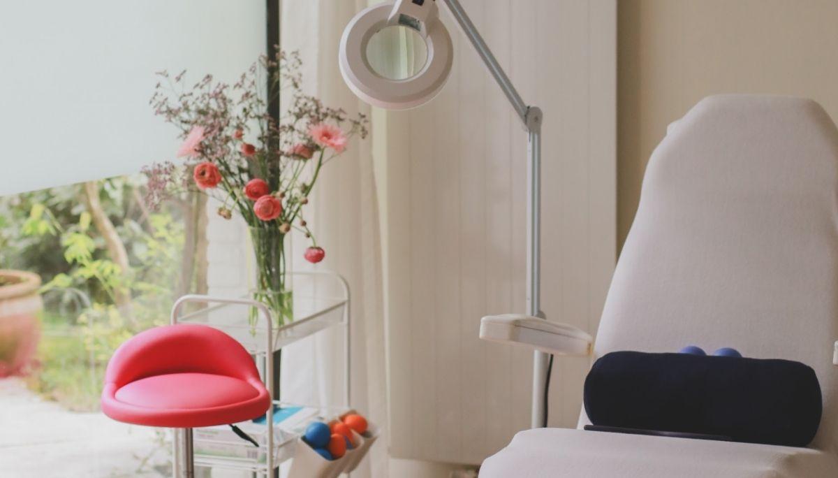Injektionsbehandlung gegen Falten in Keulen bei Dr. Nina Gatter Aesthetics