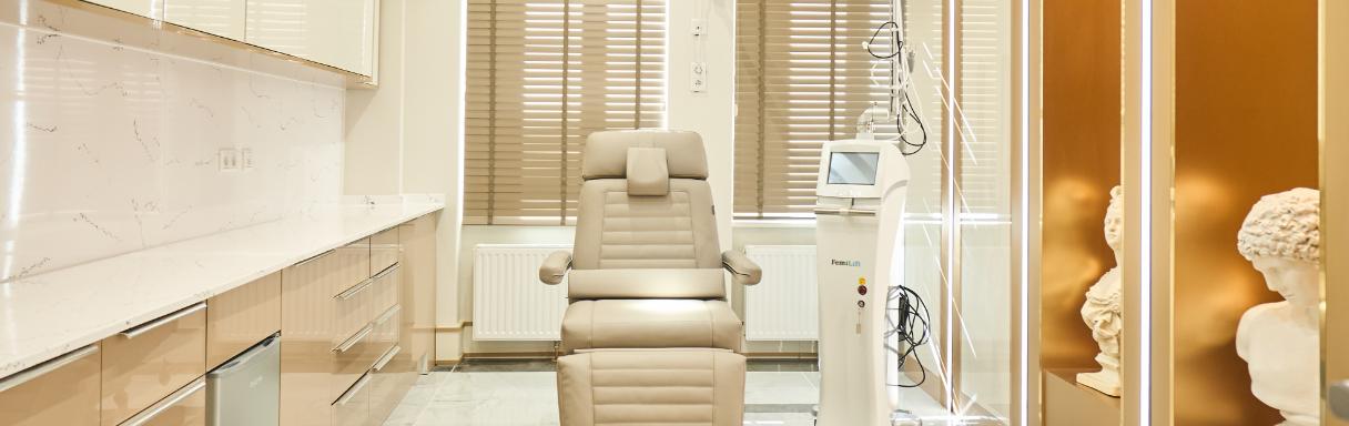 Injektionsbehandlung gegen Falten in Berlin bei GenClique Aesthetics