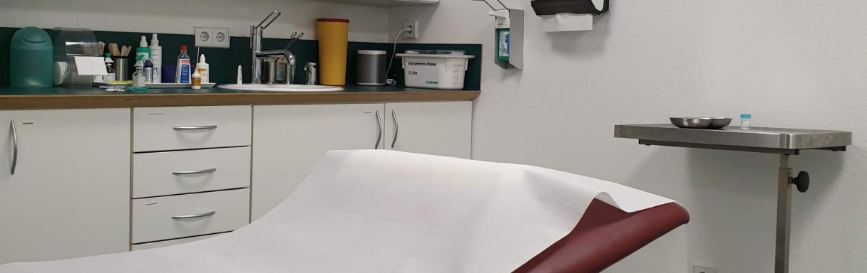 Injektionsbehandlung gegen Falten in Karlsruhe bei Hautzentrum Meyer-Rogge