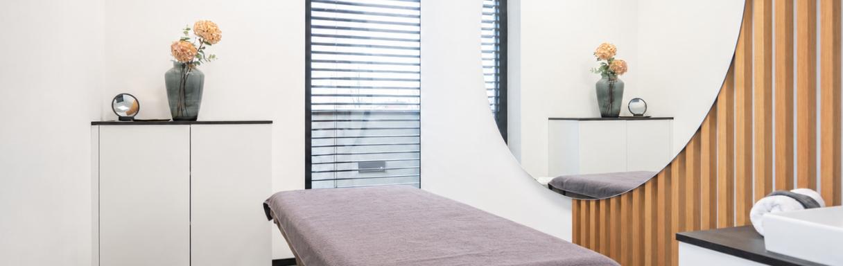 Injektionsbehandlung gegen Falten in Rheda-Wiedenbrück bei HAUTarztpraxis Dr. Christina Haut | Bodycontouring mit EMSCULPT NEO