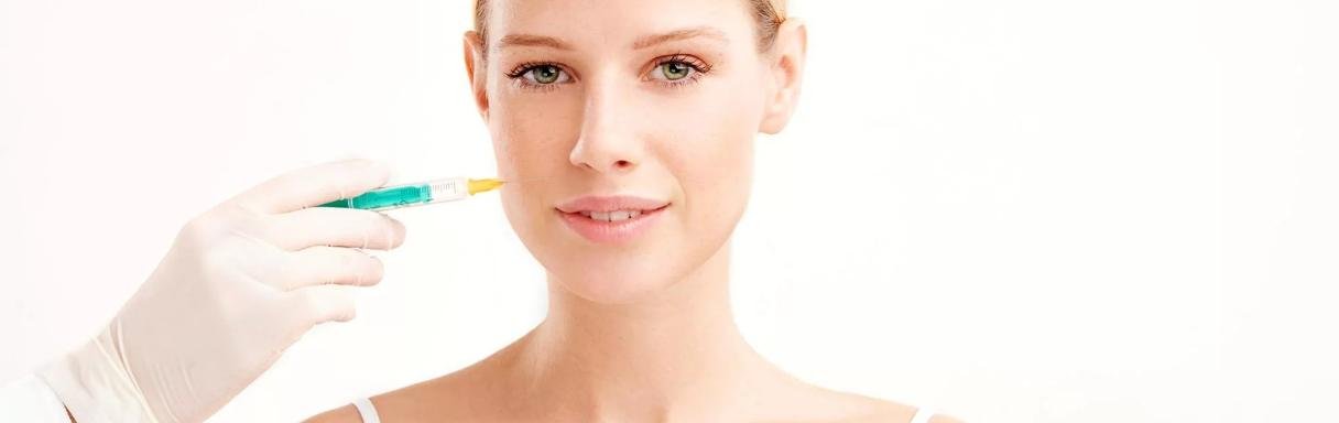 Injektionsbehandlung gegen Falten in München bei PANTEA® - Plastische Ästhetische Chirurgie