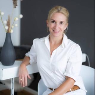 Angela Bauer