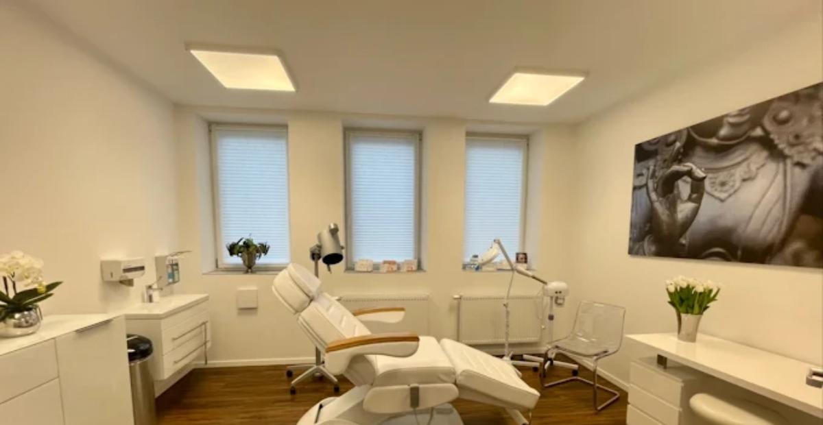 Injektionsbehandlung gegen Falten in Remscheid bei Mortazawi Dermatologie
