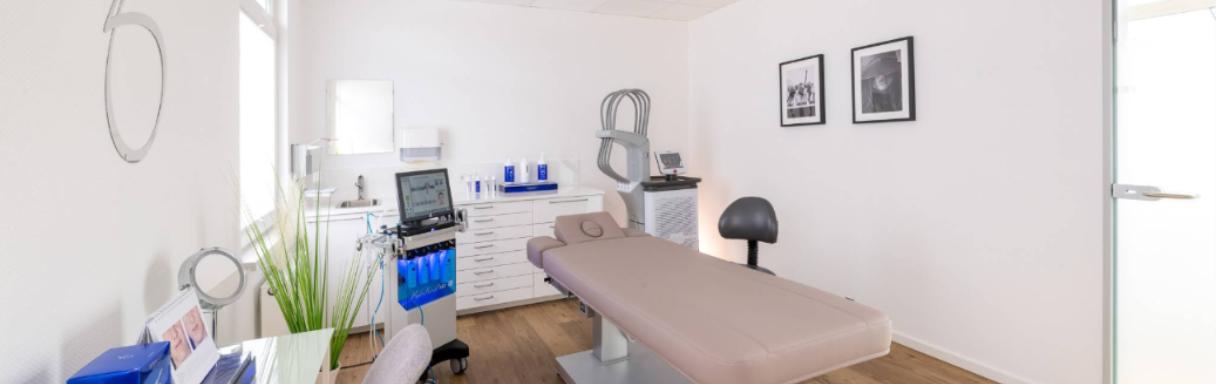 Injektionsbehandlung gegen Falten in Keulen bei Privatpraxis für ästhetische Medizin | Dr. med. Niels Freitag