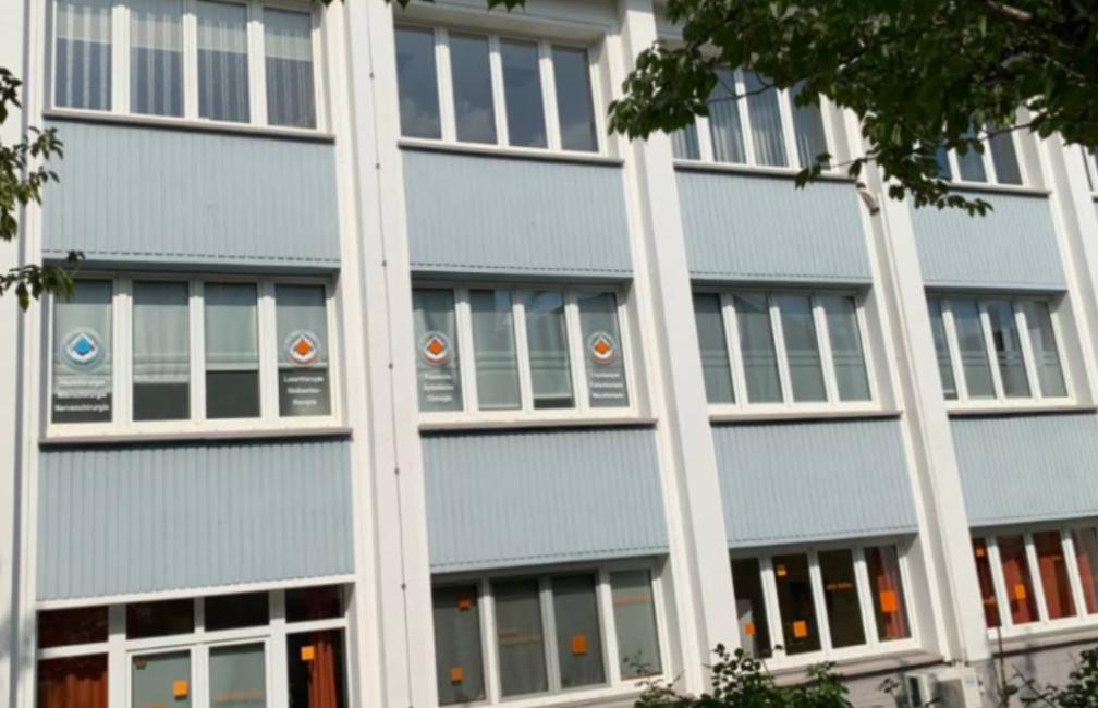Arztpraxis für Mikroneedling mit Dermapen
