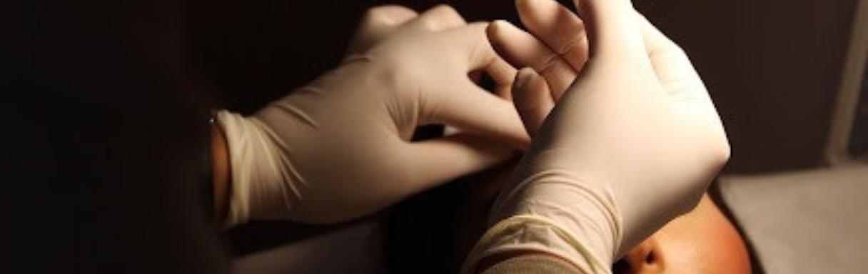 Injektionsbehandlung gegen Falten in Köln bei Secret Aesthetics - Ärztin Frau Dr. Sohal Temori