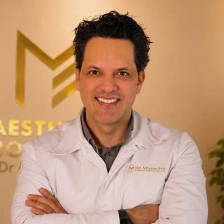 Especialista en Botox Máximo Evia