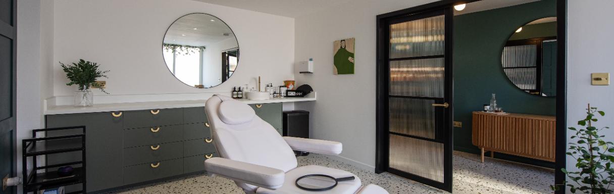 Injectables treatment for wrinkles in London at THE CURATED CLINIC