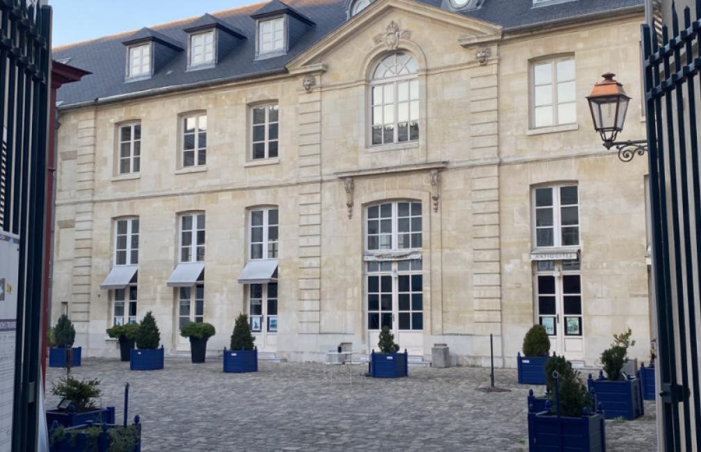 Docteur Anne-Sophie Hue, chirurgien cervico-facial et plastique du visage