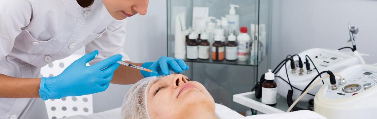 Traitement injectable contre les rides à Montélimar chez Dr Marie-Philomène Wejroch-Leydier - Dermatologie et Médecine Esthétique