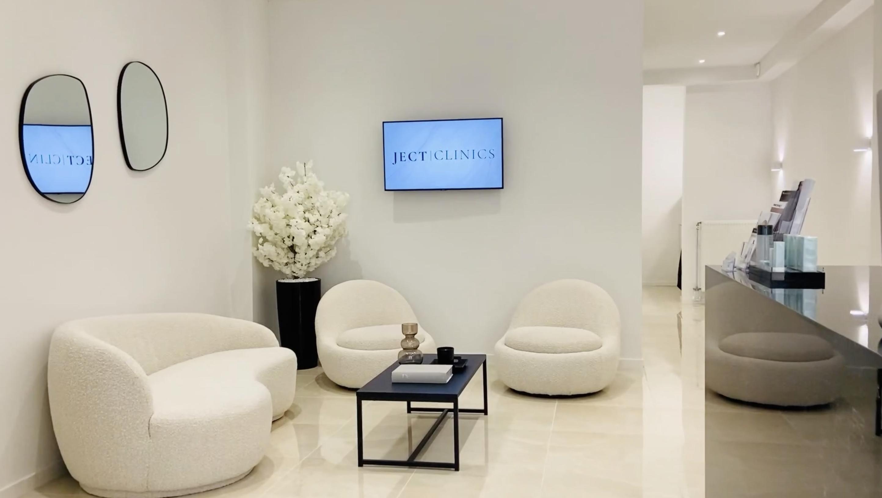 Mia Curtis injectables