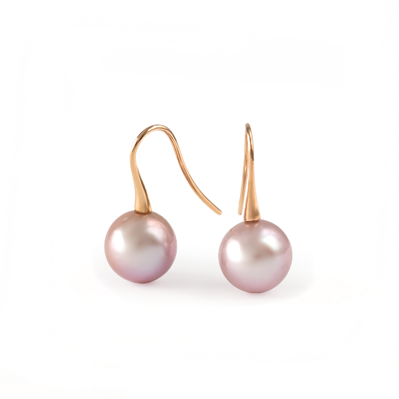 Ohrhänger mit runden Ming-Zuchtperlen.