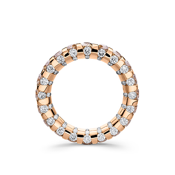 Paradoxal mit weißen und naturbraunen Brillanten.