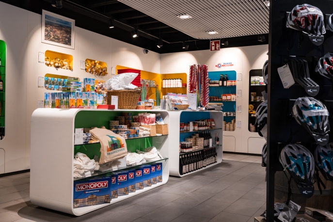 Touristinfo Braunschweig mit Souvenirs