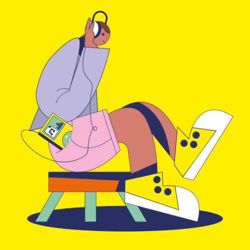 Figur sitzt auf Hocker und hört Musik über Kopfhörer