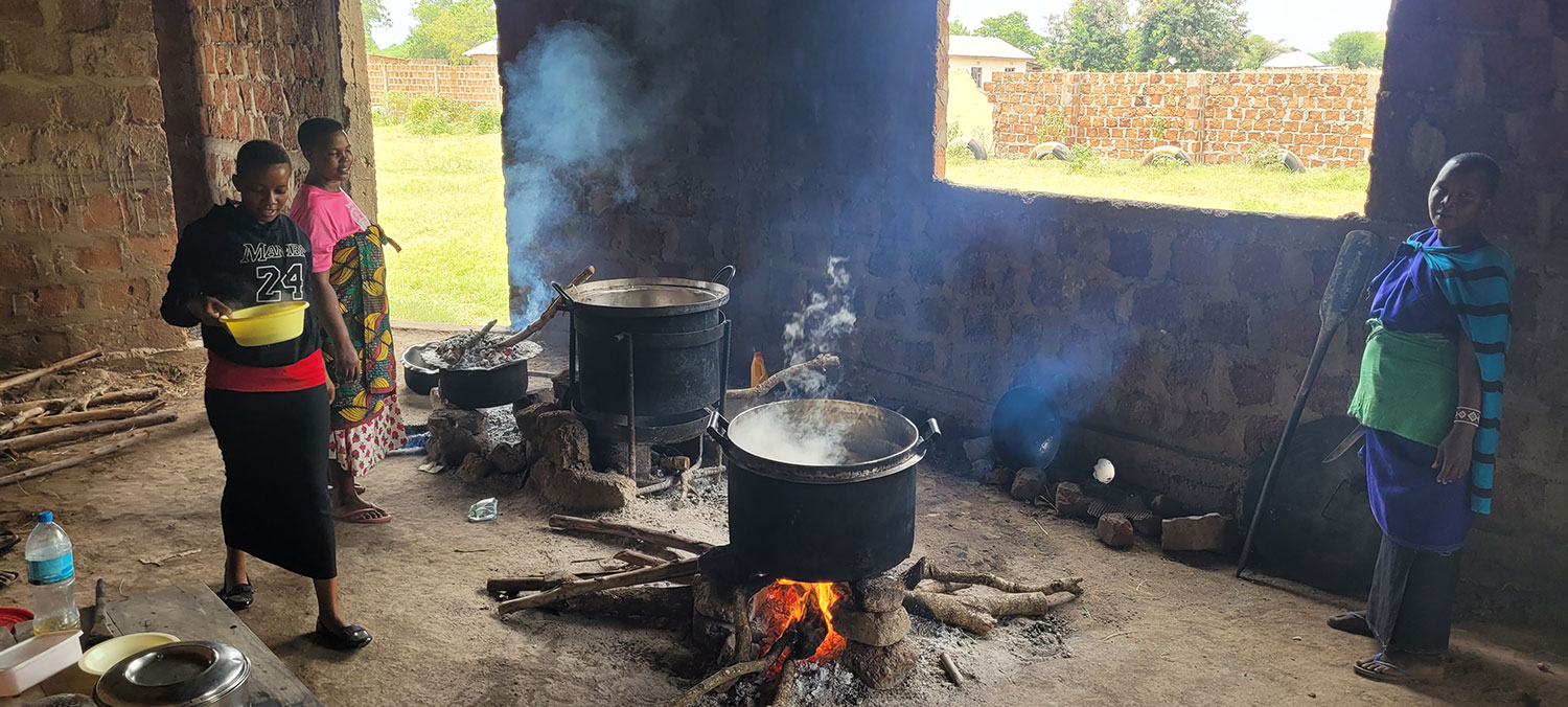 Kueche-REC kochen auf offenem Feuer