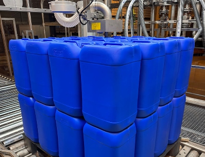 Filling silane for Evonik Antwerp into canisters using automated weighing electronics, Photo: Systec