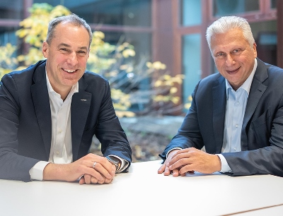 Siemens and Capgemini deepen cooperation: from left to right: Cedrik Neike, CEO of Digital Industries and member of the Siemens Managing Board, and Aiman Ezzat, CEO of the Capgemini Group, Photo: Siemens