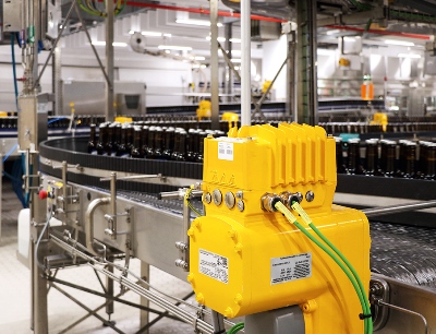 Der Antrieb „Movigear performance“ ist Teil des Automatisierungsbaukastens „Movi-C“ und besteht aus einem dezentralen Umrichter, einem permanent erregten Synchronmotor und einem Getriebe. Diese drei Komponenten befinden sich in einem kompakten Aluminium-Druckgussgehäuse im Hygenic Design, Bild: SEW-Eurodrive