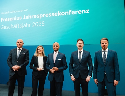 v.l.nr.: Der Fresenius-Vorstand Pierluigi Antonelli, Sara Hennicken, Michael Sen, Michael Moser und Robert Möller bei der Verkündung der Geschäftszahlen für 2025, Bild: Fresenius